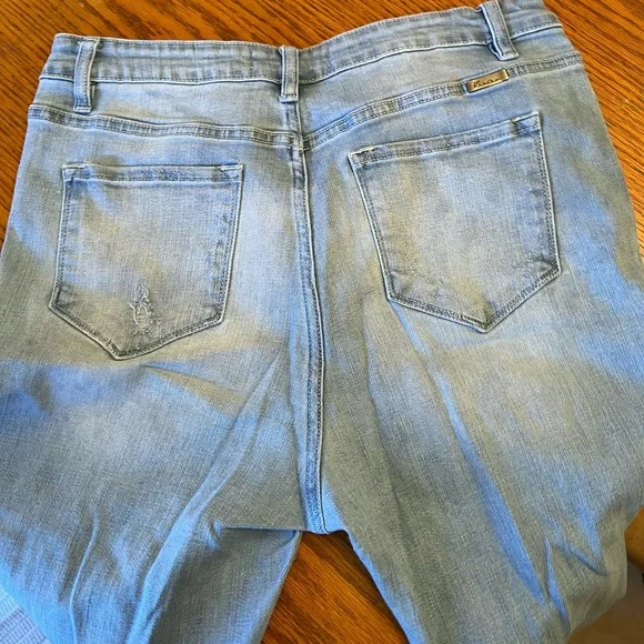 Light wash KanCan distressed skinny jeans - Picture 6 of 7